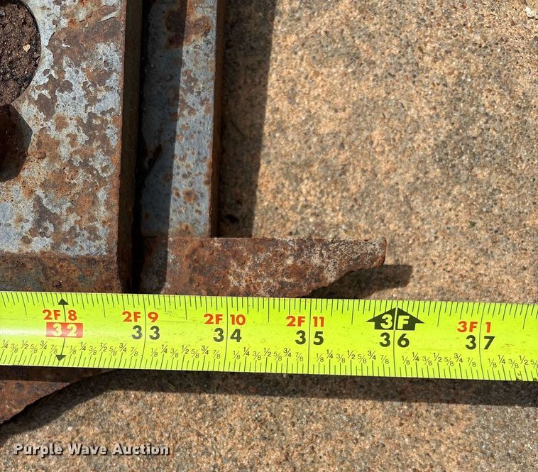 image for item EM2581 Compact utility loader scraper