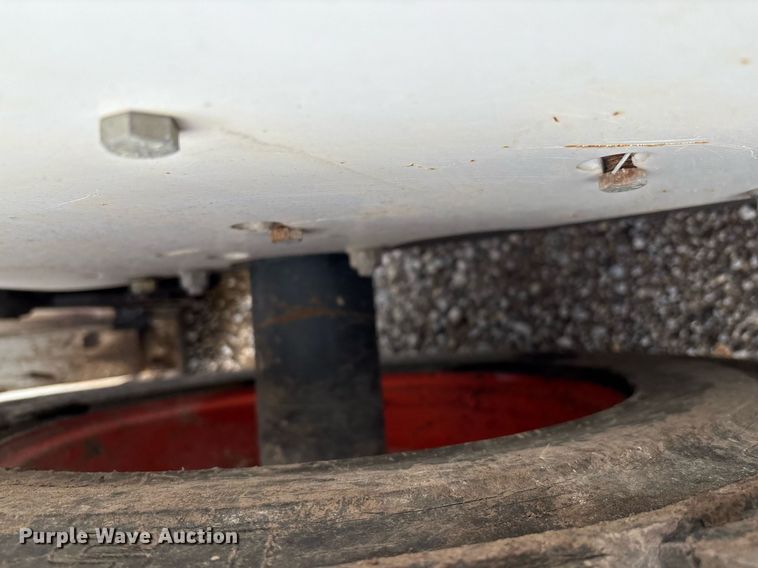 image for item EM2586 2005 Bobcat S185 skid steer loader