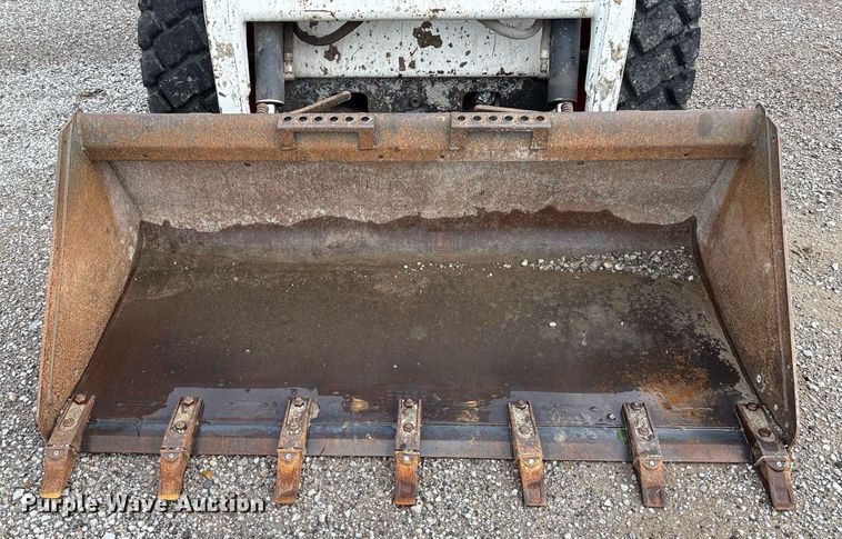 image for item EM2586 2005 Bobcat S185 skid steer loader
