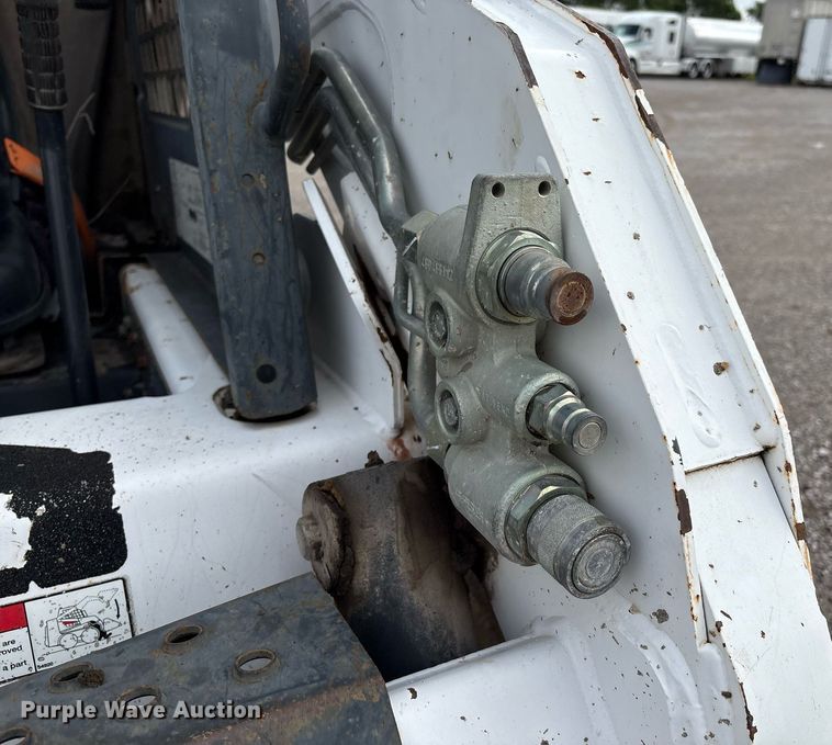 image for item EM2586 2005 Bobcat S185 skid steer loader