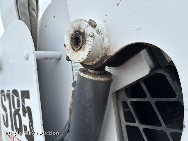 image for item EM2586 2005 Bobcat S185 skid steer loader