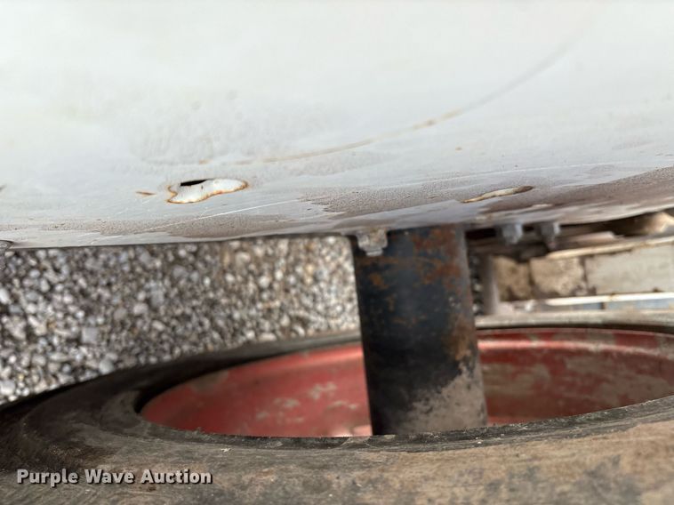 image for item EM2586 2005 Bobcat S185 skid steer loader