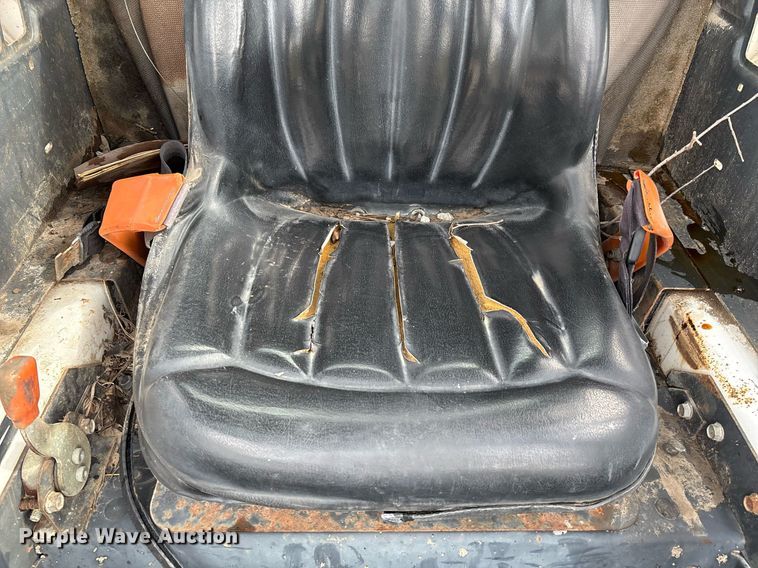 image for item EM2586 2005 Bobcat S185 skid steer loader