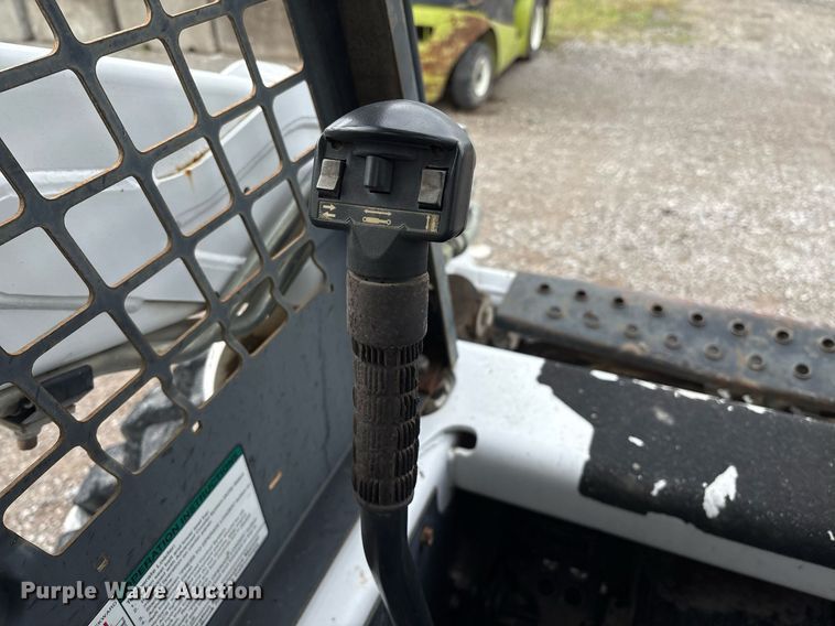 image for item EM2586 2005 Bobcat S185 skid steer loader
