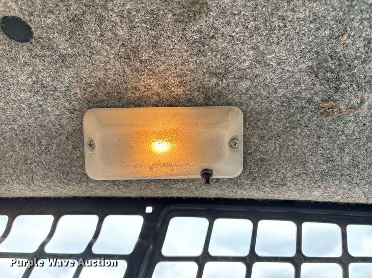 image for item EM2586 2005 Bobcat S185 skid steer loader