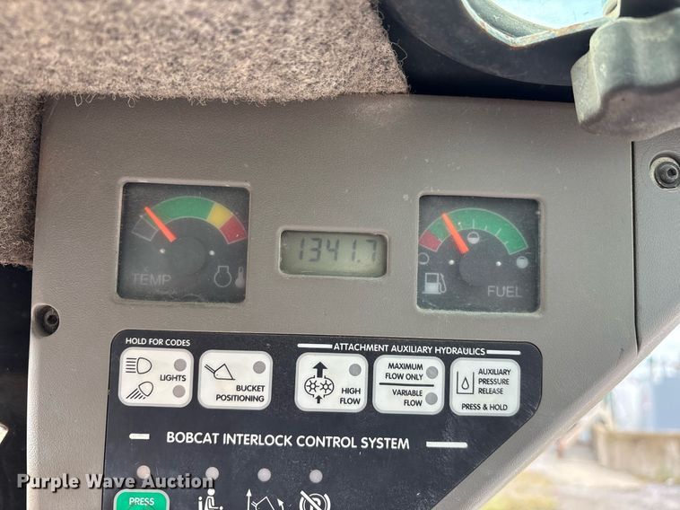 image for item EM2586 2005 Bobcat S185 skid steer loader