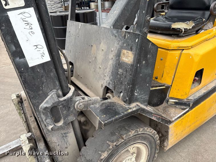 image for item EM2587 Yale GTP050RG forklift