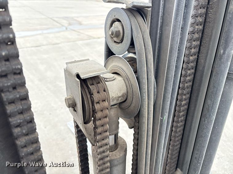 image for item EM2587 Yale GTP050RG forklift