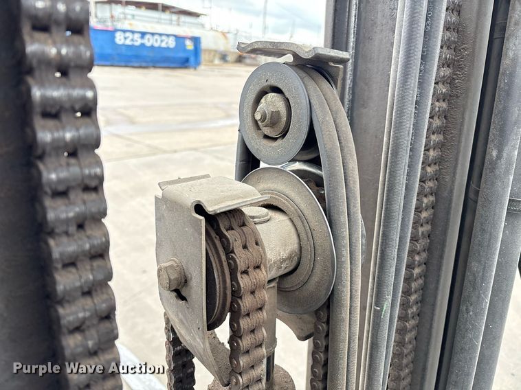 image for item EM2587 Yale GTP050RG forklift