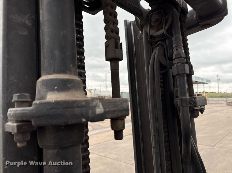 image for item EM2587 Yale GTP050RG forklift