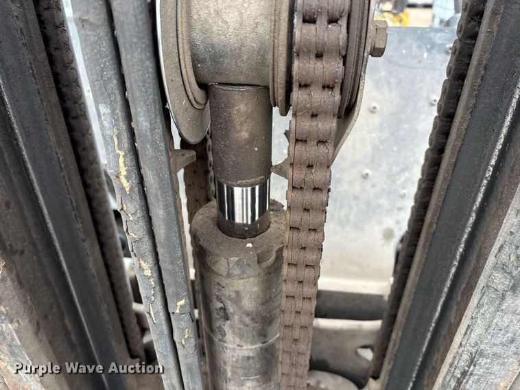 image for item EM2587 Yale GTP050RG forklift