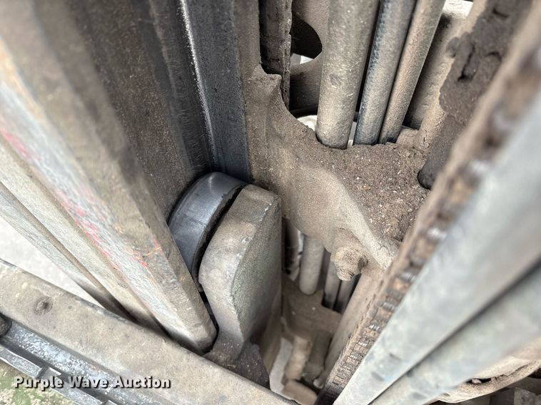 image for item EM2587 Yale GTP050RG forklift