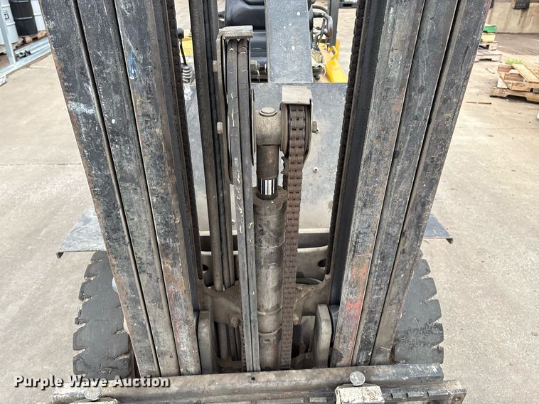 image for item EM2587 Yale GTP050RG forklift