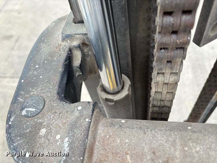 image for item EM2587 Yale GTP050RG forklift