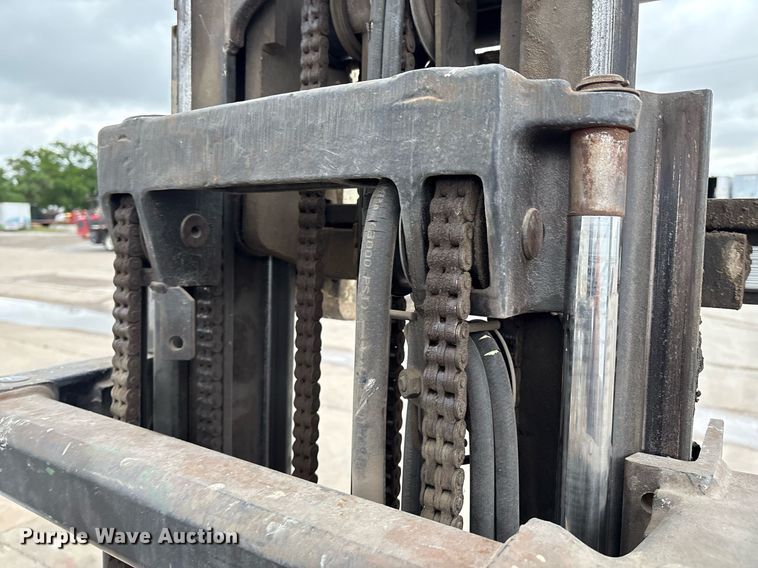 image for item EM2587 Yale GTP050RG forklift