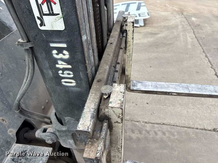 image for item EM2587 Yale GTP050RG forklift