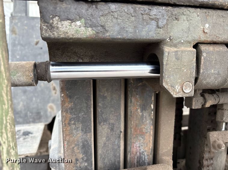 image for item EM2587 Yale GTP050RG forklift