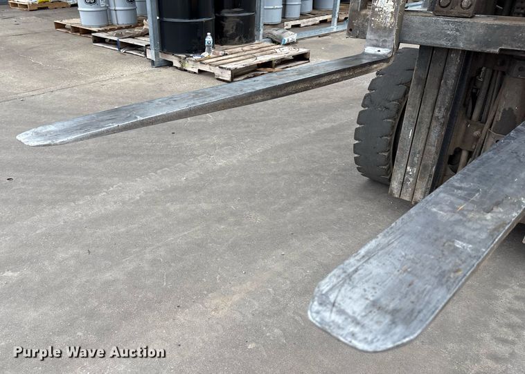 image for item EM2587 Yale GTP050RG forklift