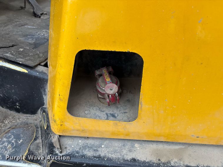 image for item EM2587 Yale GTP050RG forklift