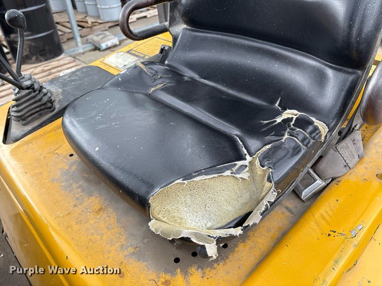 image for item EM2587 Yale GTP050RG forklift