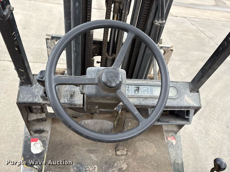image for item EM2587 Yale GTP050RG forklift