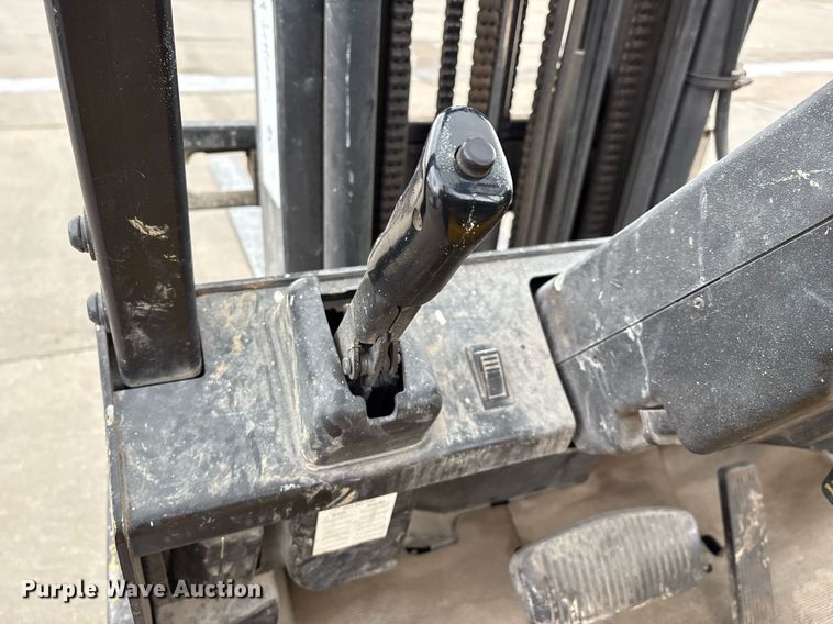 image for item EM2587 Yale GTP050RG forklift