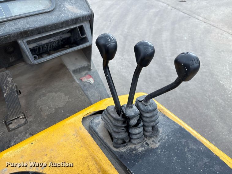 image for item EM2587 Yale GTP050RG forklift