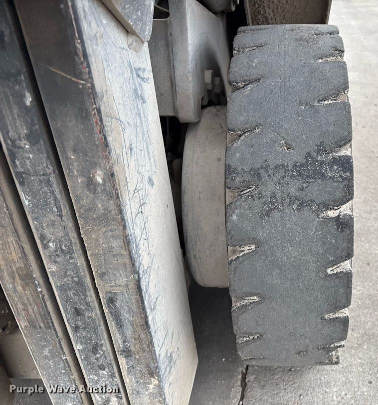 image for item EM2587 Yale GTP050RG forklift