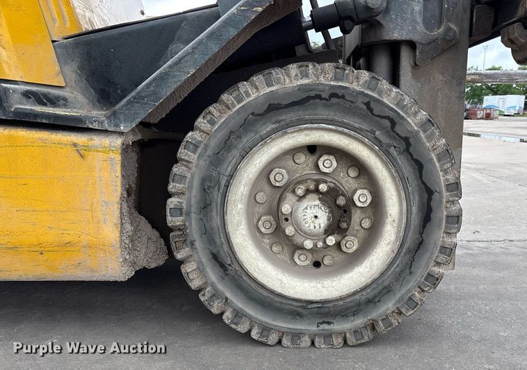 image for item EM2587 Yale GTP050RG forklift