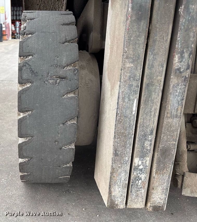 image for item EM2587 Yale GTP050RG forklift