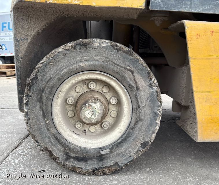 image for item EM2587 Yale GTP050RG forklift