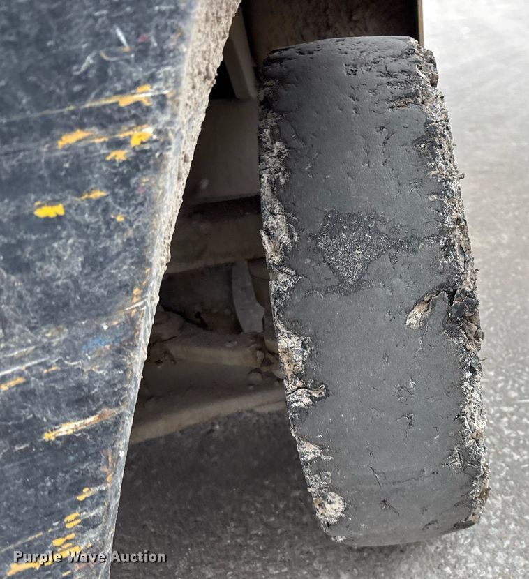 image for item EM2587 Yale GTP050RG forklift