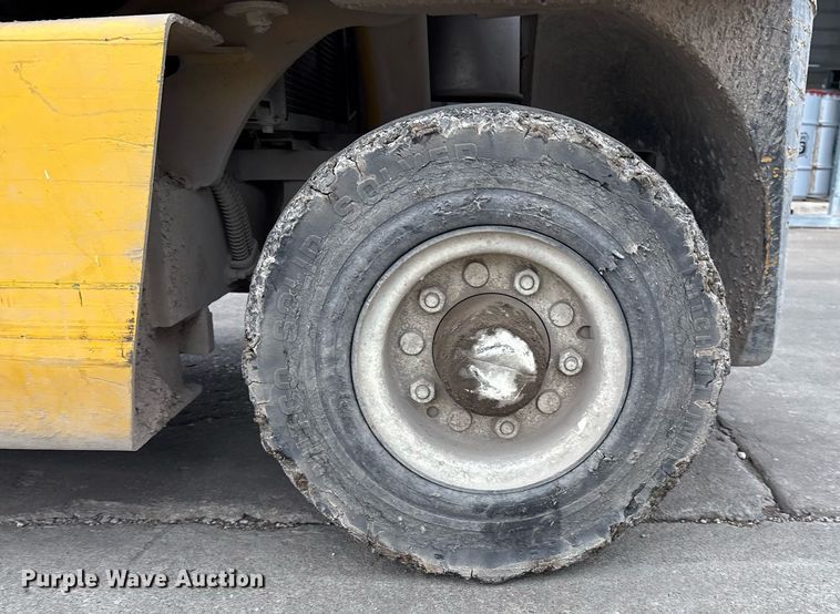 image for item EM2587 Yale GTP050RG forklift