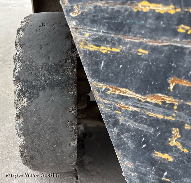 image for item EM2587 Yale GTP050RG forklift