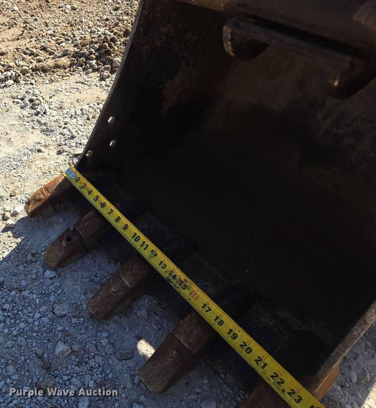 image for item EM7102 2006 Takeuchi  TB135 mini excavator