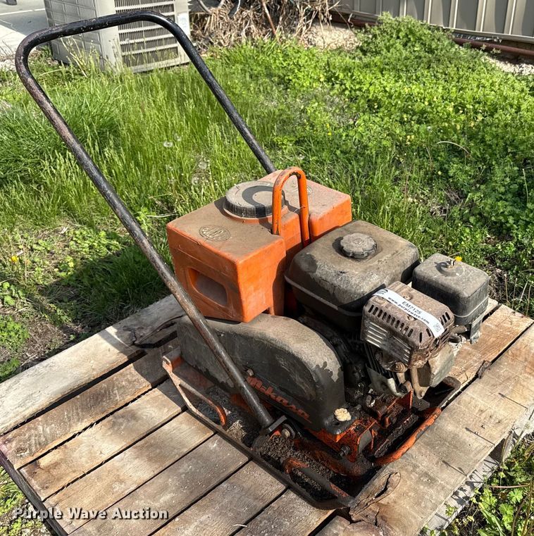 image for item EM7125 Mikasa plate compactor