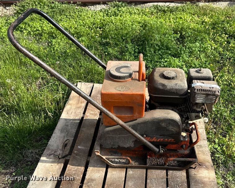 image for item EM7125 Mikasa plate compactor