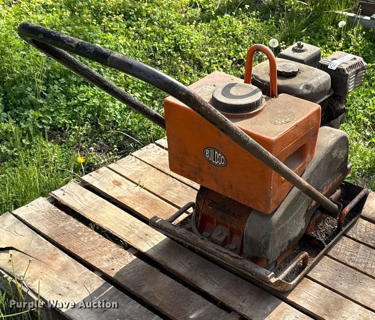 image for item EM7125 Mikasa plate compactor