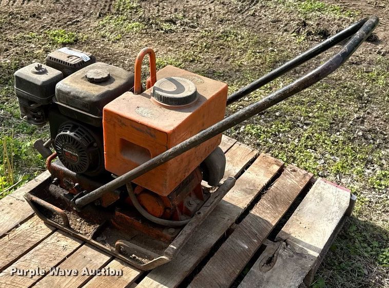 image for item EM7125 Mikasa plate compactor