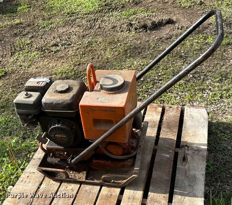 image for item EM7125 Mikasa plate compactor