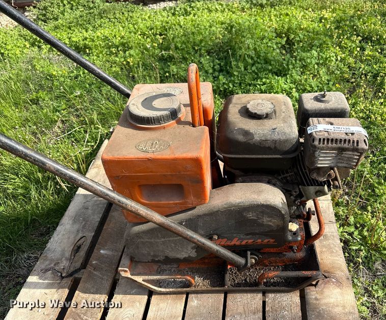 image for item EM7125 Mikasa plate compactor