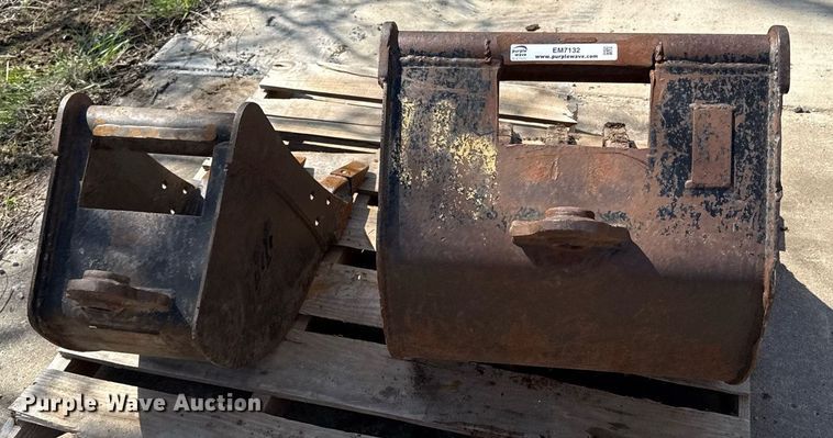 image for item EM7132 (2) Tag excavator buckets