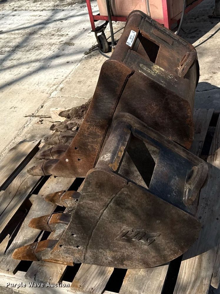 image for item EM7132 (2) Tag excavator buckets