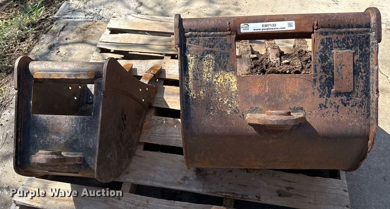 image for item EM7132 (2) Tag excavator buckets