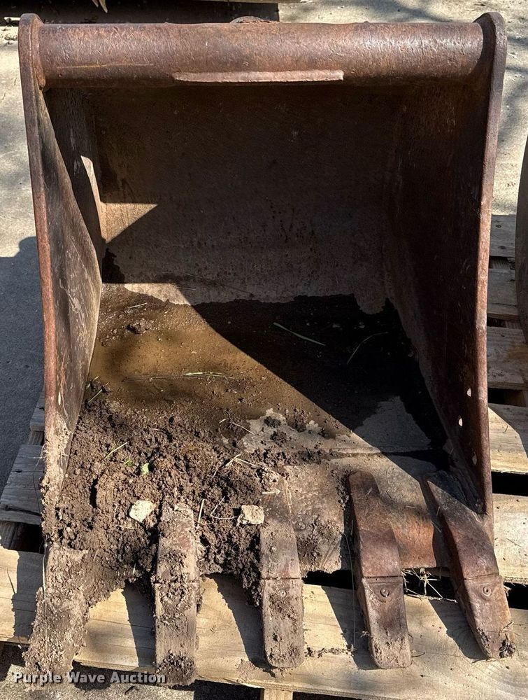 image for item EM7132 (2) Tag excavator buckets