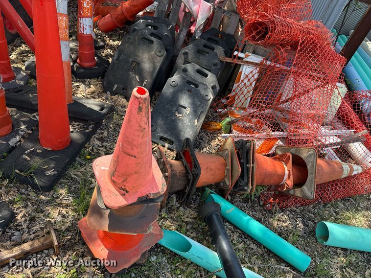 image for item EM7143 Road safety equipment