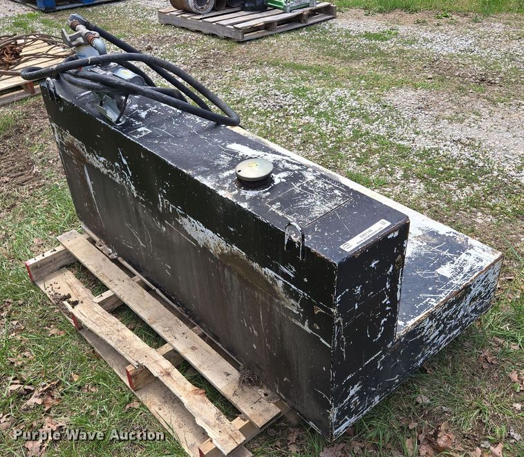image for item EM7146 Fuel tank 
