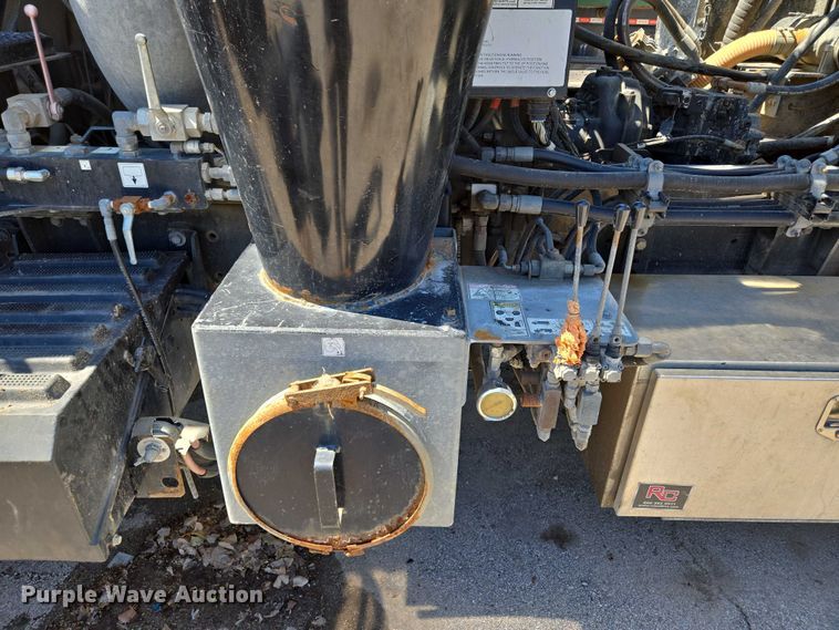 image for item EM7288 2011 International 7500 sewer jetter truck