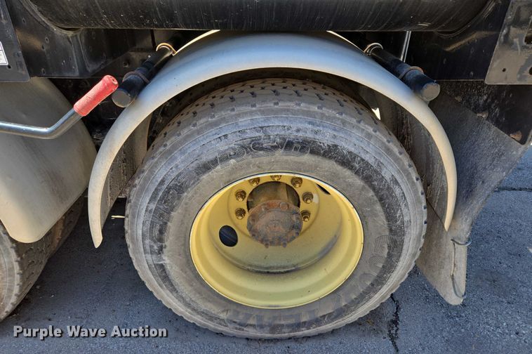 image for item EM7288 2011 International 7500 sewer jetter truck