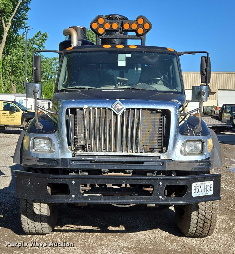 image for item EM7289 2005 International 7600 sewer jetter truck